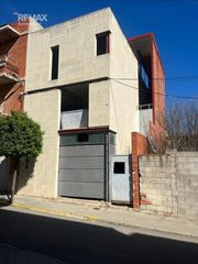 Ground floor  Cl font nova. Hazla a tu medida casa diáfana con patio y terraza en l?ol
