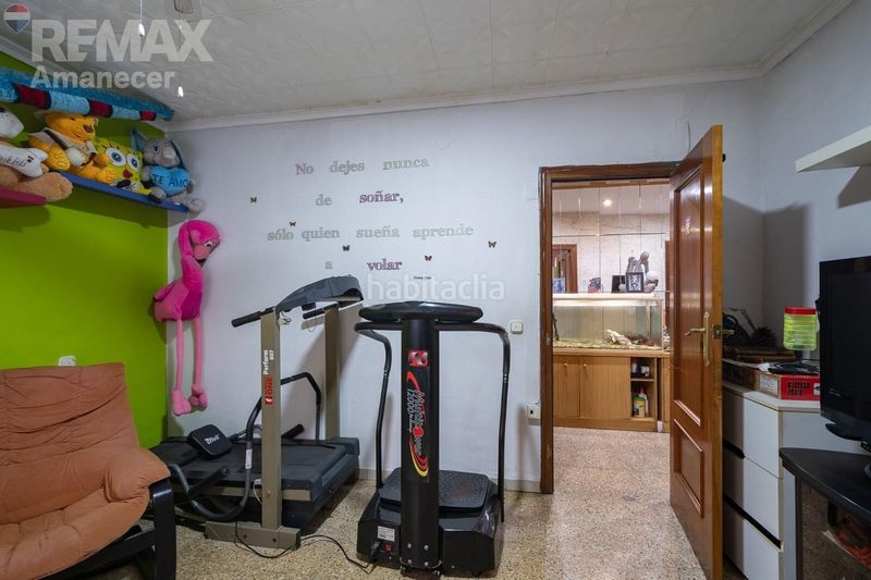 Foto bc5098cd-869f-4a34-aee9-c7be3b2729a3. Planta baixa a Natzaret Valencia