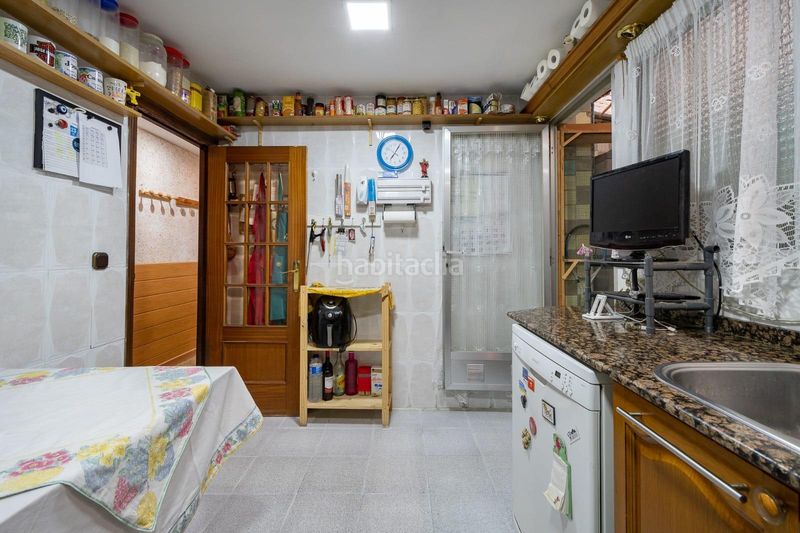 Foto c7ad3044-d095-4f2d-bc78-0a495c9d56d0. Planta baixa a Natzaret Valencia