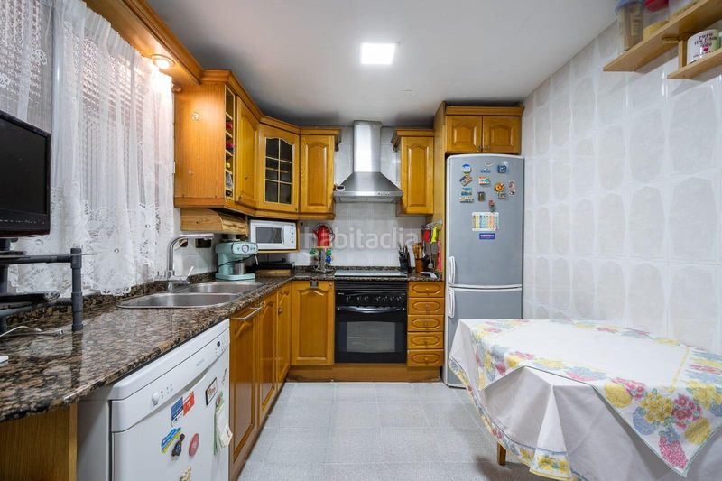 Foto ea124b4c-2481-4cb4-9f88-a21503b386cb. Planta baixa a Natzaret Valencia