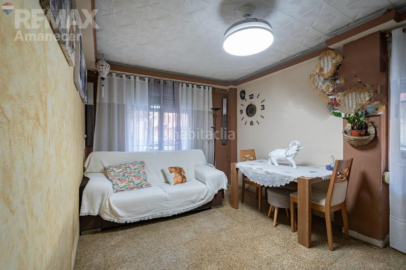 Foto f543e1c1-2fee-4d05-a75a-e462f6c7f61a. Planta baixa a Natzaret Valencia