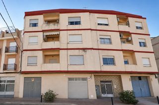 Flat  Diputacion. Piso de 145 m2 con 3 dormitorios y 2 baños, 2º planta sin ascens