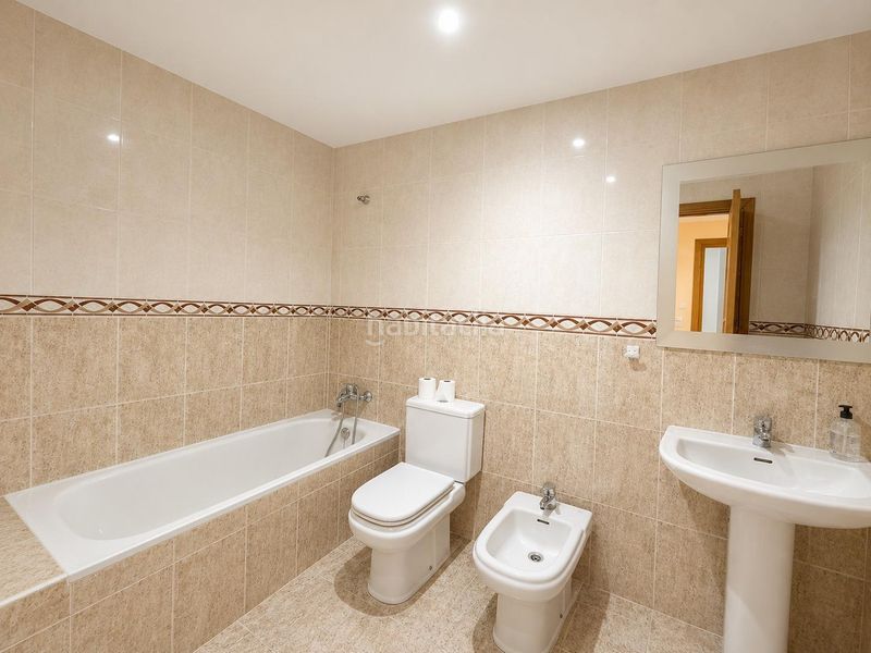 Foto 01d61ea0-8c0e-4081-9235-39161022dea6. Casa adossada amb aparcament a Enguera