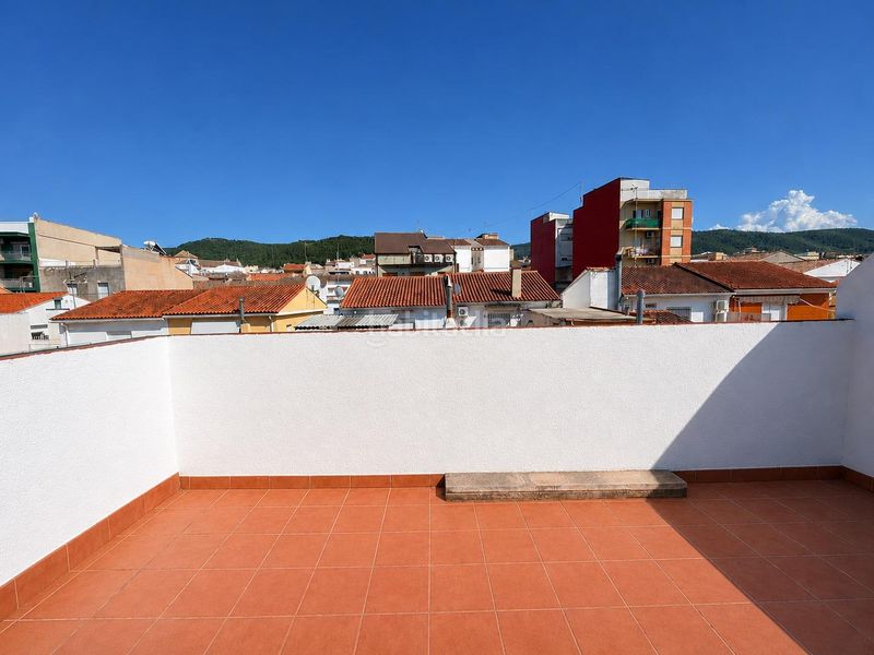 Foto 189a10d4-97be-4975-b098-76fca67943fe. Casa adossada amb aparcament a Enguera