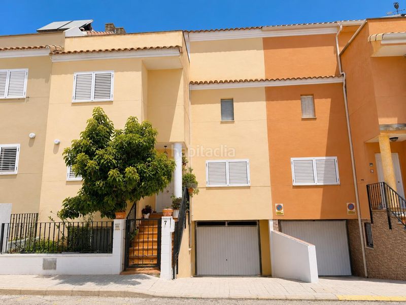 Foto 7aa61c32-0257-4a4e-af0f-210b1b337027. Casa adossada amb aparcament a Enguera
