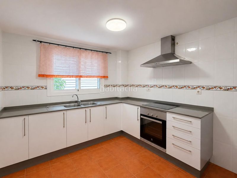 Foto d9c0acbb-682d-4efe-ab59-aff33766ebc1. Casa adossada amb aparcament a Enguera