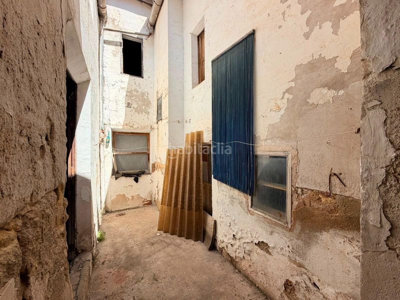 Foto b9ad3f46-f10f-4460-a2a6-aa2a7d22596f. Casa amb aparcament a Enguera