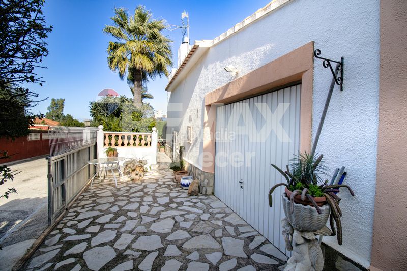 Foto c370e633-656e-46a9-9258-8680a37f4e12. Casa amb aparcament piscina a El Montgó Dénia