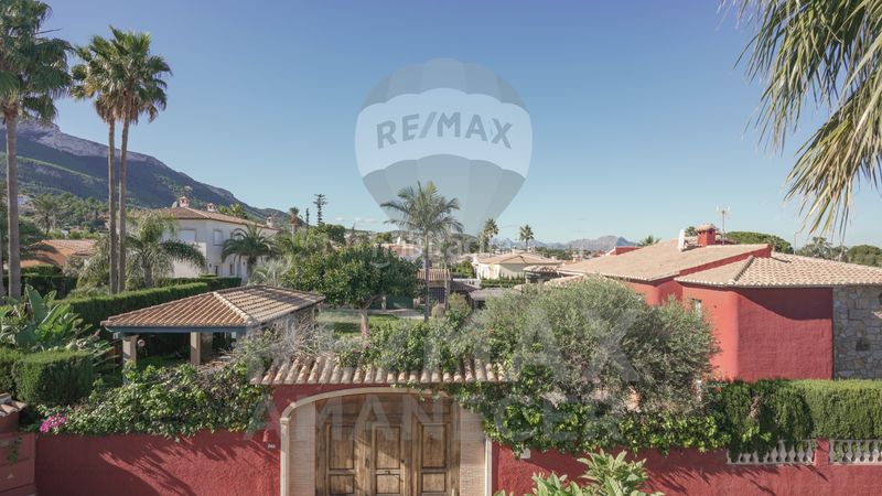 Foto c48b2bdd-109c-4537-9f98-5ca52455ef00. Casa amb aparcament piscina a El Montgó Dénia