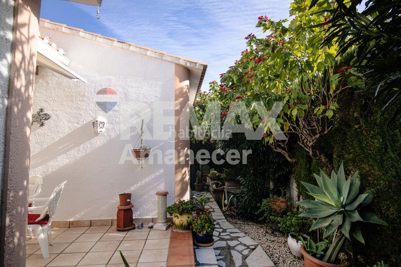 Foto d3d2e931-2881-4d63-b68a-ea3ad66c77a2. Casa amb aparcament piscina a El Montgó Dénia