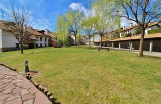 Chalet  Calle la paul. Venta de chalet adosado