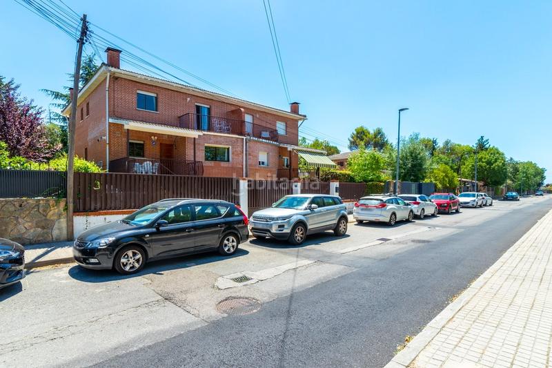 Foto 63ebd233-7d26-4c30-8e10-3f6162702e11. Chalet  pareado con una bonita parcela , 5 dormitorios , 3 baños, porche , terraza , jardín y garaje en Moralzarzal