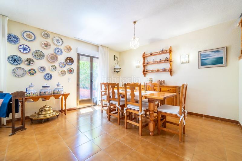 Foto a184e74b-b2f8-4b9a-9cfd-2fd356476597. Chalet  pareado con una bonita parcela , 5 dormitorios , 3 baños, porche , terraza , jardín y garaje en Moralzarzal