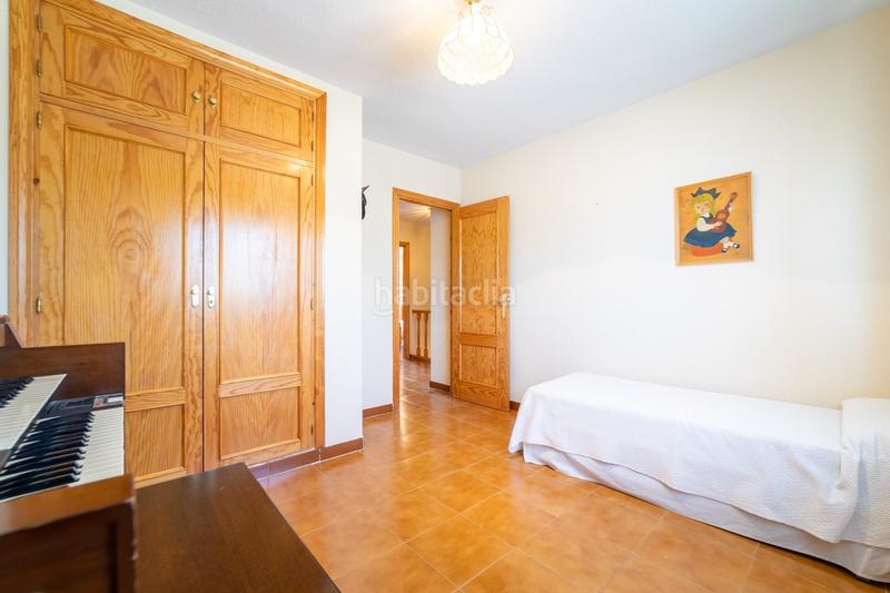 Foto b57d4c15-cfd1-4110-ad9f-1b1294c34c7e. Chalet  pareado con una bonita parcela , 5 dormitorios , 3 baños, porche , terraza , jardín y garaje en Moralzarzal