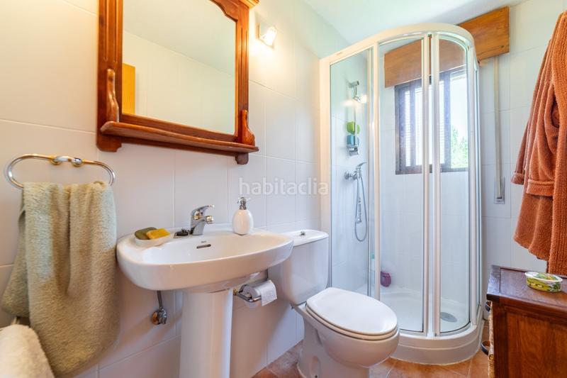 Foto e5831f57-5976-4f1e-88db-23feabd11ca3. Chalet  pareado con una bonita parcela , 5 dormitorios , 3 baños, porche , terraza , jardín y garaje en Moralzarzal