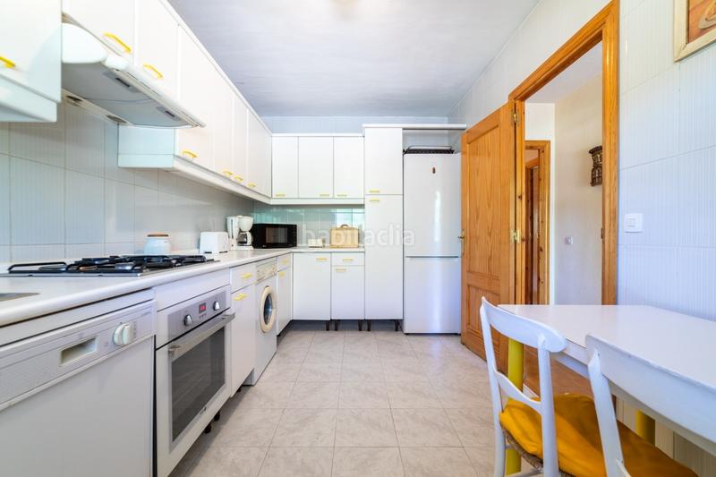 Foto ea9685fe-f2c6-4b0f-9fcb-6d29c3ee3044. Chalet  pareado con una bonita parcela , 5 dormitorios , 3 baños, porche , terraza , jardín y garaje en Moralzarzal