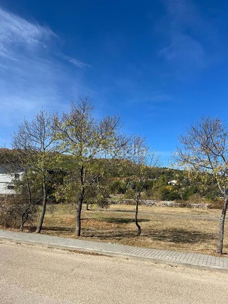 Foto b8843bd0-6c36-4edb-9e34-9e865280fab9. Terreny residencial a Becerril de la Sierra