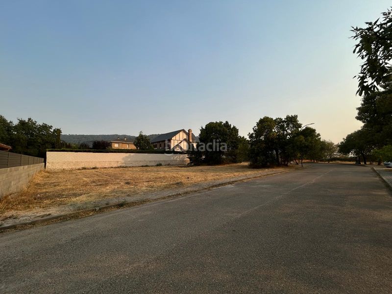 Foto fa9a2e5e-6f1a-484e-a1c0-57636ab008ff. Terreny residencial a Becerril de la Sierra