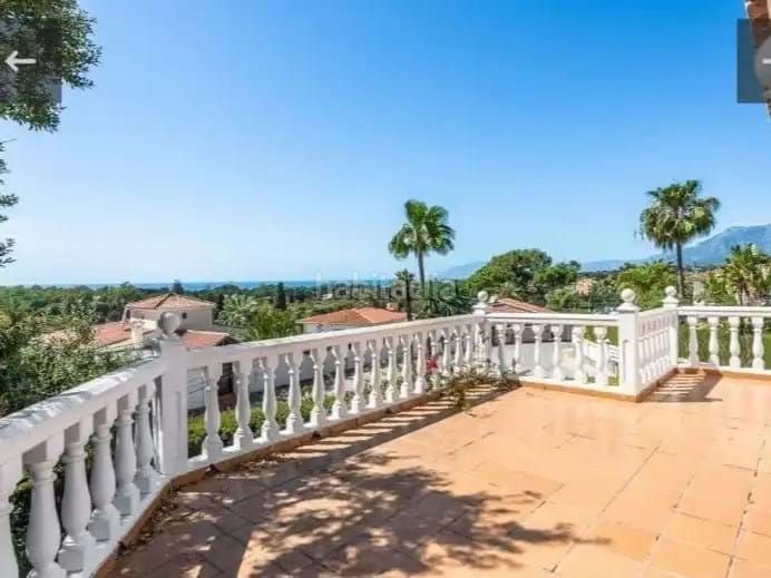 Foto 0791ef28-d3e1-493d-8d30-ca80ee1affd7. Chalet en Elviria Marbella