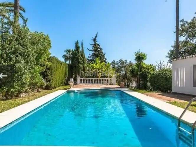 Foto e0b97893-f636-482d-badd-f8d42d7bc6bf. Chalet en Elviria Marbella