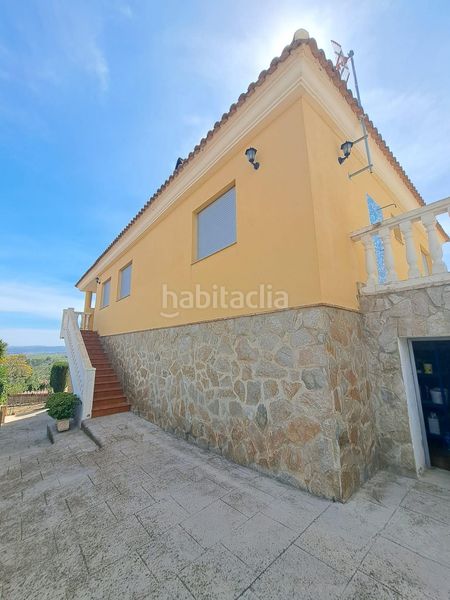 Foto fa64c838-f6fa-4a74-b75e-435359ba0d60. Chalet en Montroi / Montroy