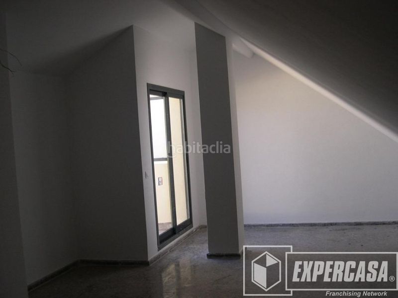 Foto cd9bc5a4-e2e3-49f1-9277-27e82ee5e26c. Àtic amb aparcament a Alginet