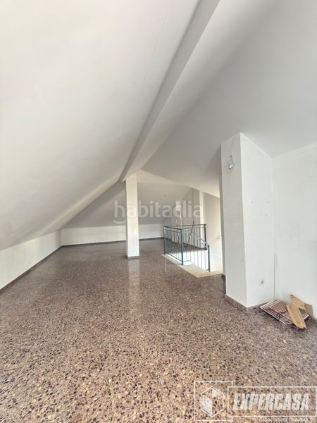 Foto ec6a87cf-e07e-4352-b780-f53e6628fa1a. Àtic amb aparcament a Alginet