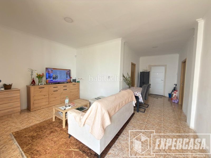 Foto 983f7b6b-593e-4a76-9b46-67e32c13b0ff. Casa adossada a Picassent