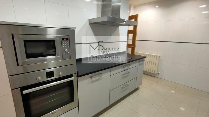 Foto b8754b2f-40d6-421e-b913-37389e29fef1. Alquiler dúplex en Centro Ourense