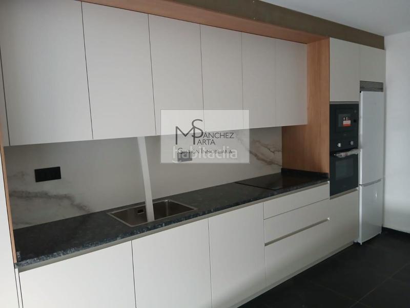 Foto 5c7cda74-072a-49c2-932e-ffa29a715656. Alquiler piso en Maceda
