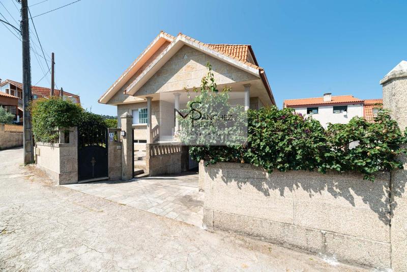 Foto 10e38b1b-7a60-4199-8541-593872d10d37. Chalet avec chauffage parking piscine dans Comesaña - Matamá Vigo