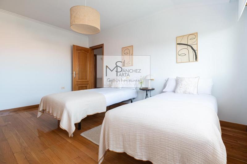 Foto 54e224ae-bee0-45a2-b7b2-0a1b0ab57f4a. Chalet avec chauffage parking piscine dans Comesaña - Matamá Vigo