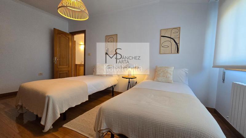 Foto 5cc88d52-5d63-4bf3-8013-41a9fbf48e63. Chalet avec chauffage parking piscine dans Comesaña - Matamá Vigo