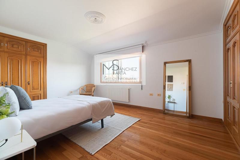 Foto 917ae546-77a9-4f99-9e3f-a6ceb0b11850. Chalet avec chauffage parking piscine dans Comesaña - Matamá Vigo