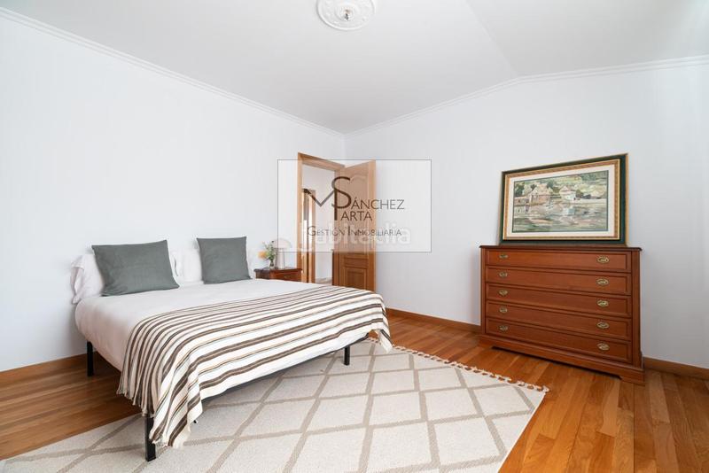 Foto 93878e5f-e2ed-44ab-bd8d-9cba40bd28a1. Chalet avec chauffage parking piscine dans Comesaña - Matamá Vigo