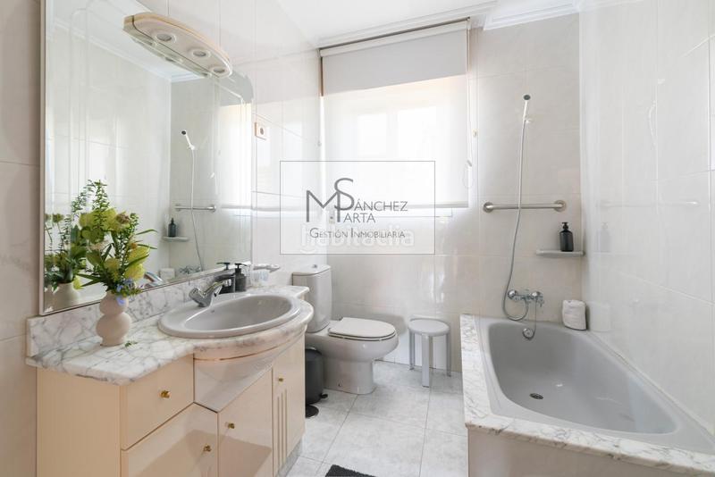 Foto 9b4b4b39-6b42-42b2-a925-2fd51ca43f23. Chalet avec chauffage parking piscine dans Comesaña - Matamá Vigo