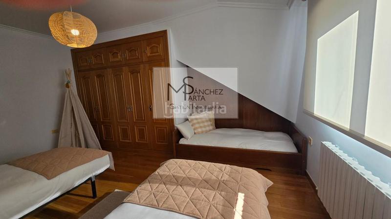 Foto eaa4bdf2-852e-44af-bde2-34f0025b8889. Chalet avec chauffage parking piscine dans Comesaña - Matamá Vigo