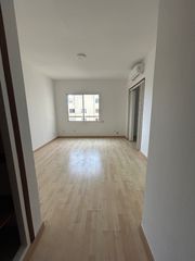 Location Appartement  Carrer de roger de flor. Junto plaza tetuán!