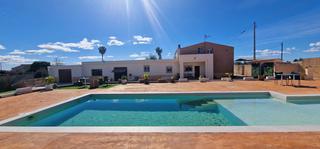 Xalet en Dolores. Villa en venta en dolores, 4 dormitorios.