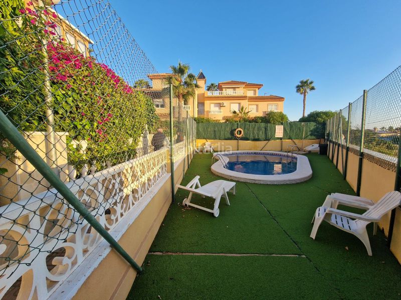 Foto 5ed706f7-fd6a-48ff-ab93-9d5f165e5849. Casa adossada amb calefacció piscina a Aguas Nuevas Torrevieja