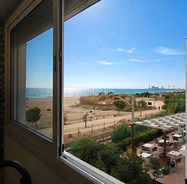 Foto 49f6f523-0cac-4797-9bb3-9d04f066dc04. Alquiler piso en primera fila de la playa!! en Canet de Mar