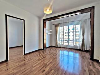 Location Appartement  Plaça de joaquim folguera. Destinado a estudiantes o trabajadores para compartir piso