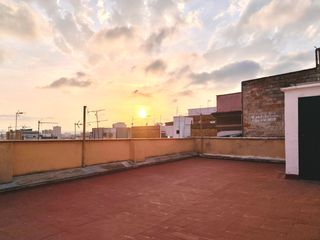 Attique à Collblanc. Ático en collblanc con una terraza de 40m2