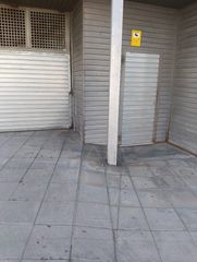 Aparcament cotxe a Carrer Pere de Cavassequia 12