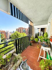 Etagenwohnung in Jerónimos. Piso en venta en madrid