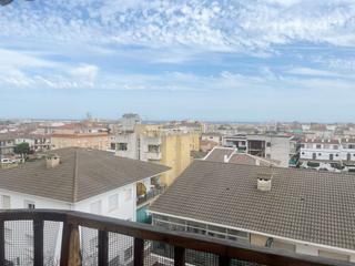 Pis a Cunit Residencial. Bright apartment with terrace, parking and storage room in cunit