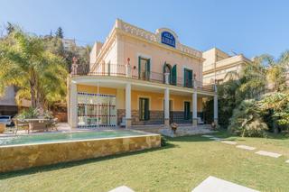 Casa a Sarri. Fully renovated modernist villa for sale in sarri  barcelona