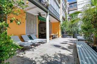 Pis a Dreta de lEixample. Fully renovated apartment with terrace for sale in the center of