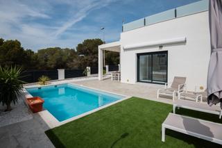 Maison à Calle lentisco. Independent villa pinar de campoverde