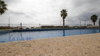 Pis a Santa Susanna. Finca de 2002 y con piscina comunitaria
